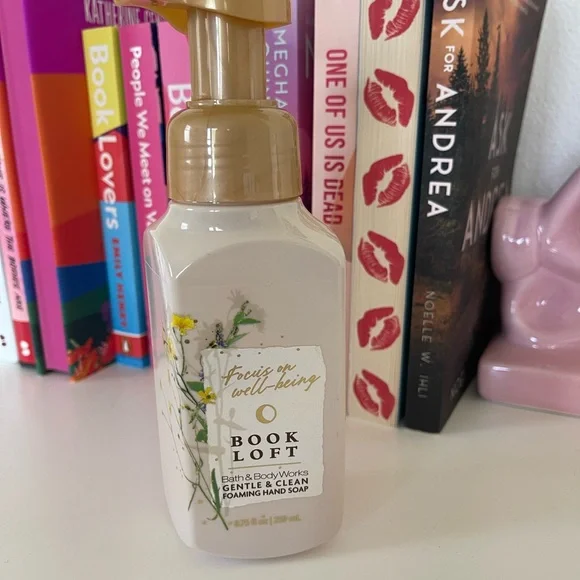 Book Loft Foaming Hand Soap - Picture 1 of 3